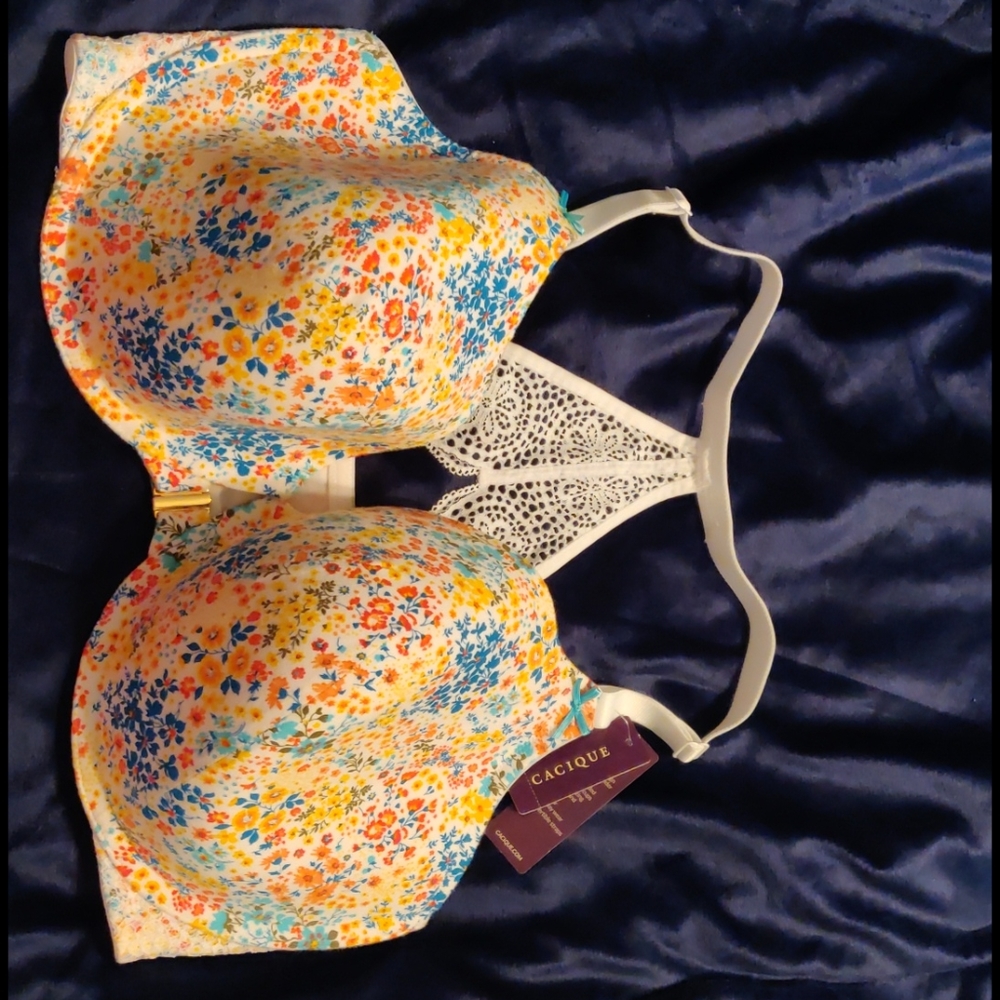 NWT Cacique front closure bra